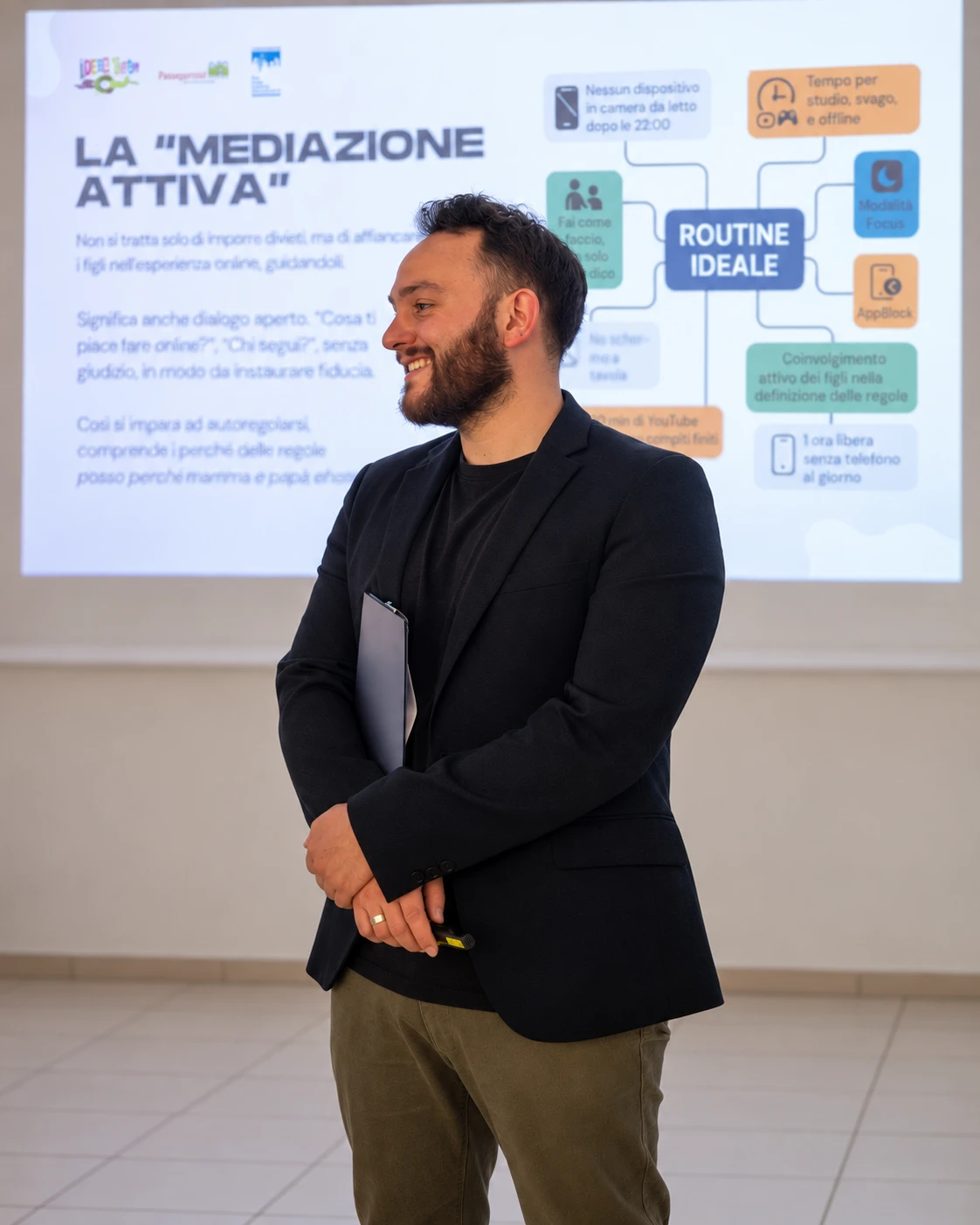 Davide Moreno durante una formazione su benessere digitale e mediazione attiva